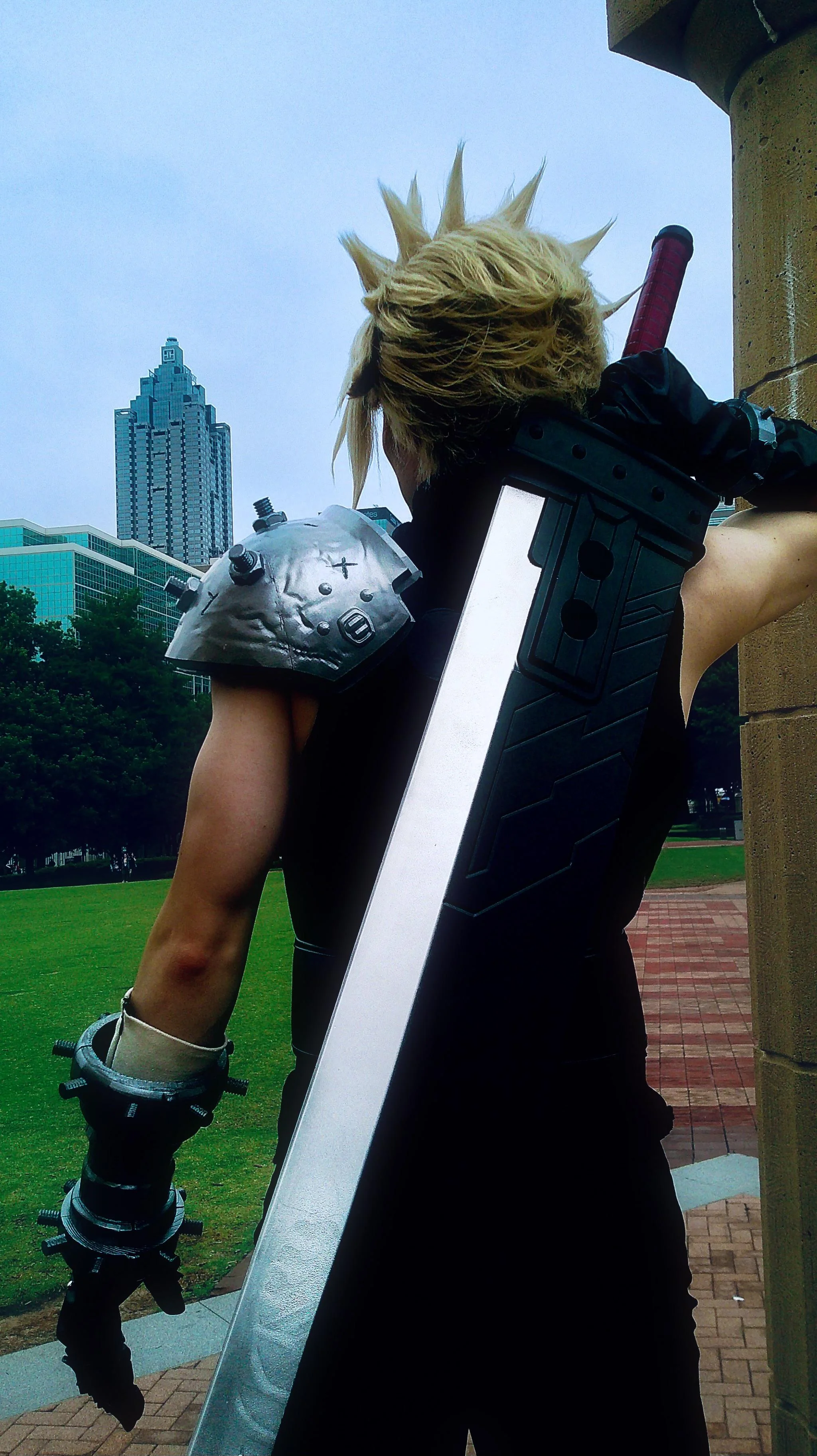 Cloud Cosplay from Final Fantasy 7 Remake. IG whitehairdante_23 picture 3 of 3