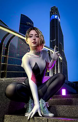Gwen Stacy from Spider-Verse cosplay by Mikuroka'