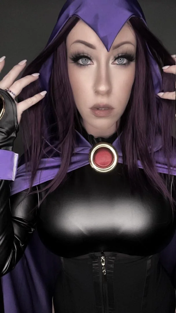 Raven cosplay by Outfoxedmulder picture 1 of 3
