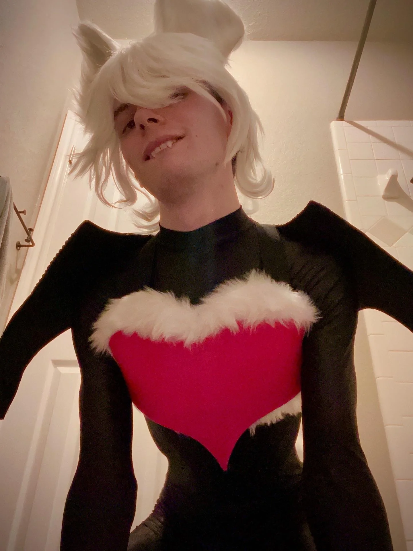 Rouge the Bat by electric.sheep.cosplay picture 2 of 3