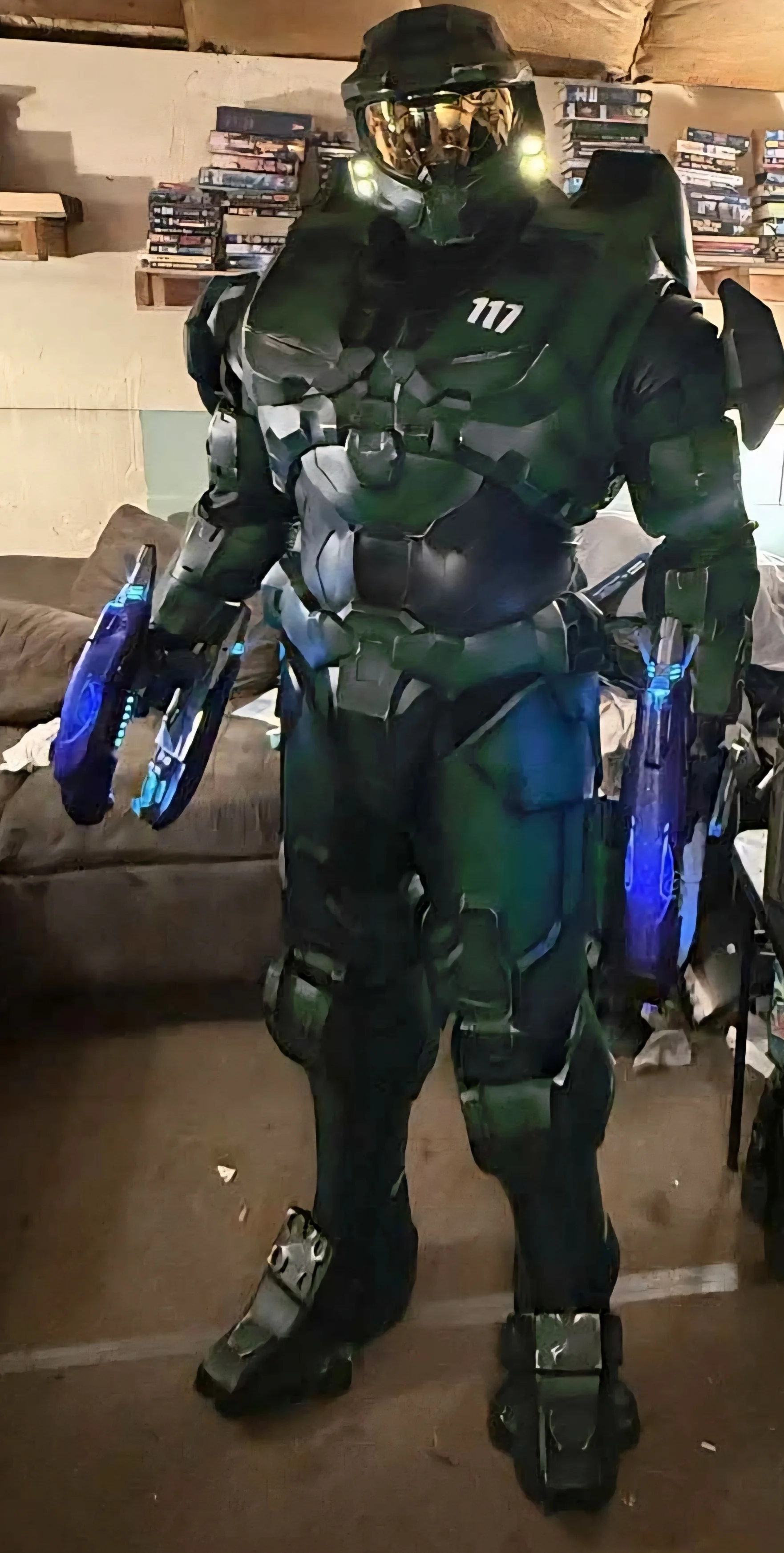 Master Chief from Halo by Chunky Lad dual wielding Plasma Rifles! Getting ready for PAX West! picture 3 of 8
