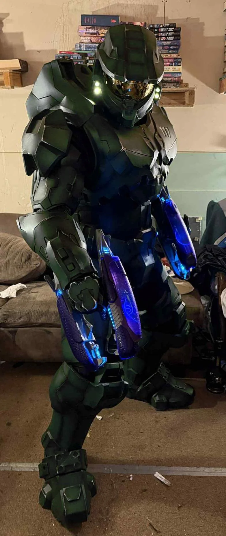 Master Chief from Halo by Chunky Lad dual wielding Plasma Rifles! Getting ready for PAX West! picture 7 of 8