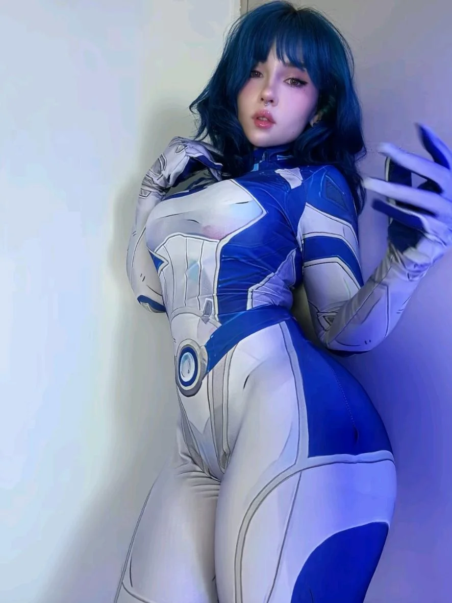 Invisible woman cosplay by mimo_ningyo picture 4 of 4