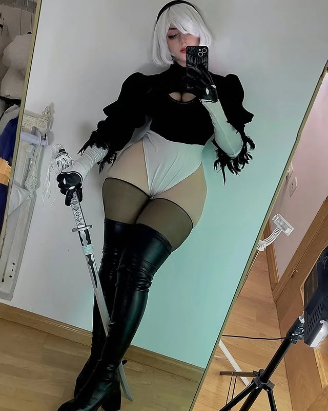 2B by (kattxds) picture 3 of 3