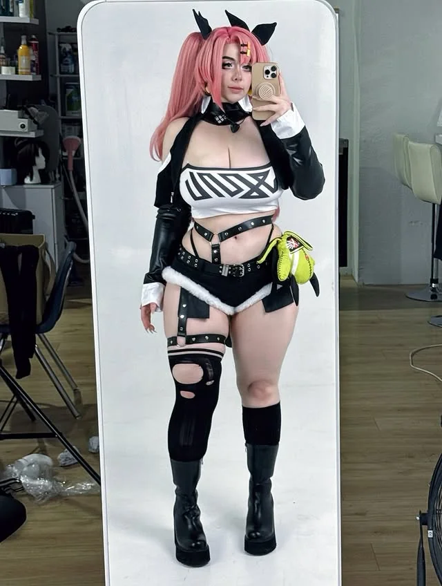Nicole from ZZZ by (mariahmallad) picture 1 of 2