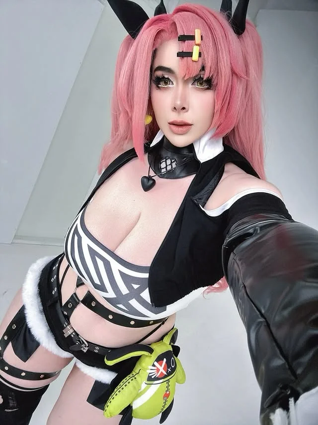 Nicole from ZZZ by (mariahmallad) picture 2 of 2