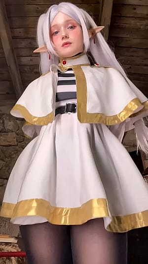 Frieren cosplay by Neyrodesu'