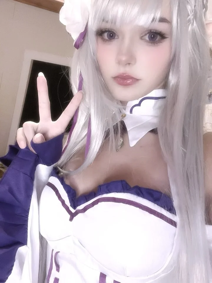 Emilia cosplay by Saori picture 3 of 3
