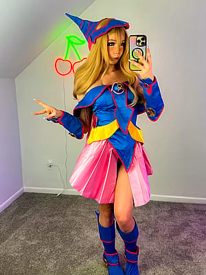 Dark Magician Girl from Yu-Gi-Oh by lola.luvgood'