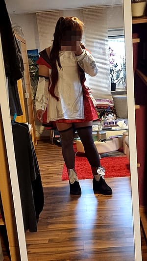 Trying on my Hu Tao skin Cosplay :3 (Cosplayer: LaraKittn)'