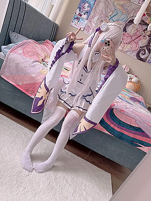 Emilia (Lily) [Re:Zero]'