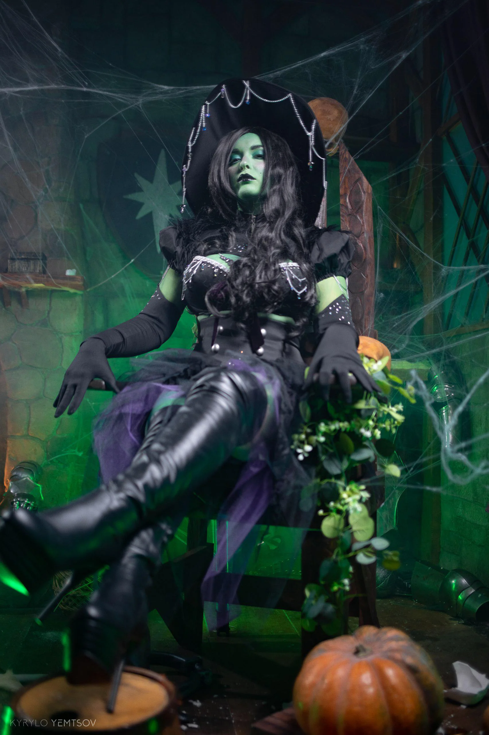 Green Witch Elphaba (by Helena Safo) picture 1 of 1