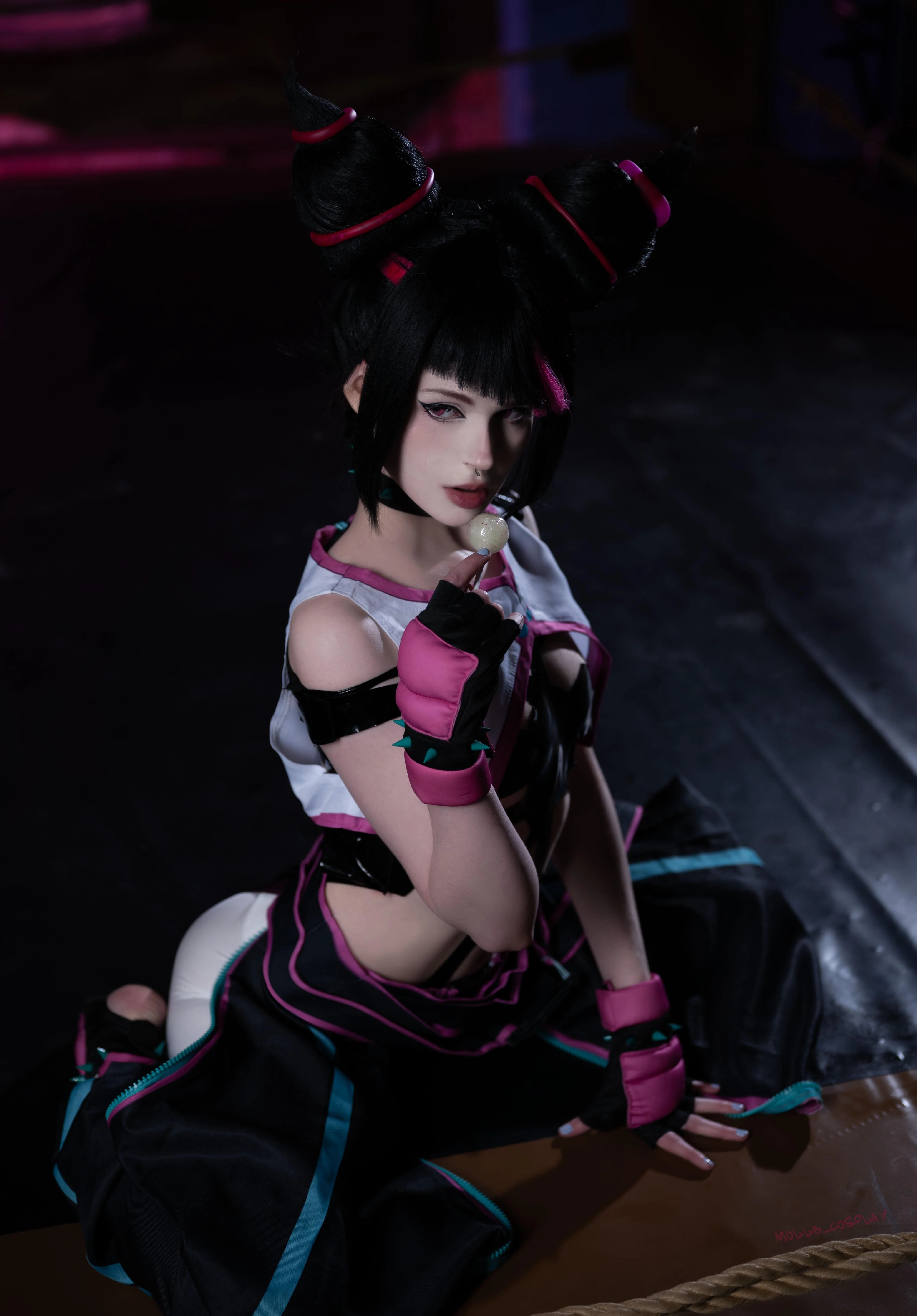 Juri Han by mollb_cosplay >< picture 1 of 1