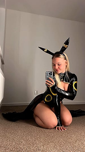 Umbreon by Ava Rose'