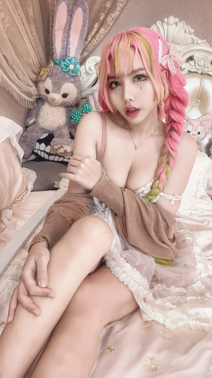 Mitsuri Kanroji (Demon Slayer) by Aiko Chan picture 2 of 2