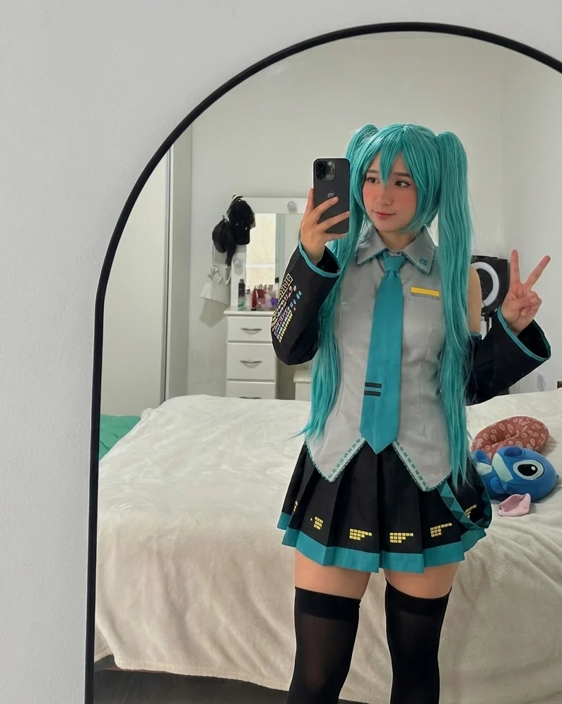 hatsune miku by molly picture 1 of 1
