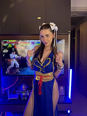 Chun-Li from Street Fighter by Diana'