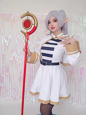 My Frieren Cosplay (evieleemikomin)'