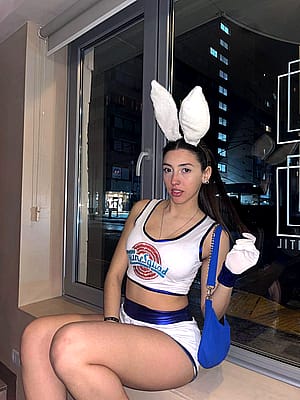 Lola Bunny [Space Jam] cosplay by (Miaxliera)🐰'