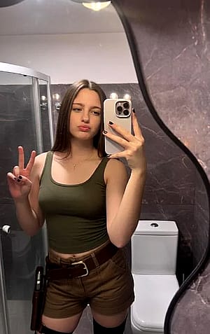 i hope you guys like my lara croft cosplay as much as i do 🩷💕'
