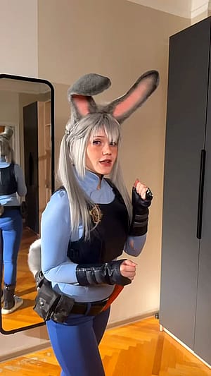 Judy Hopps from Zootopia cosplay by Neyrodesu'