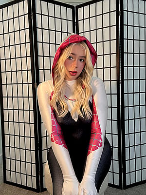 Spider Gwen by kealani'