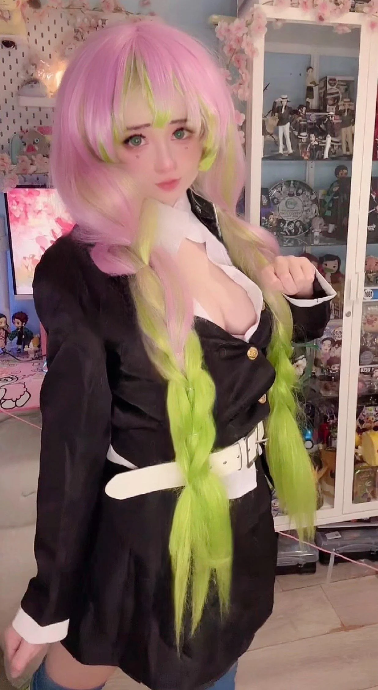 Mitsuri Kanroji cosplay by lumineastralis picture 1 of 1