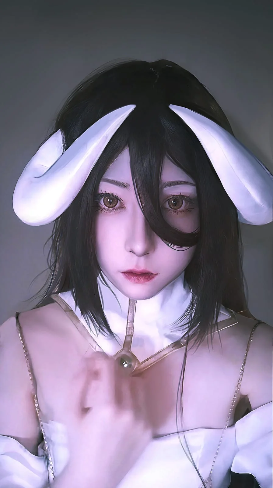Albedo cosplay (by: saraen.peepee) picture 3 of 4