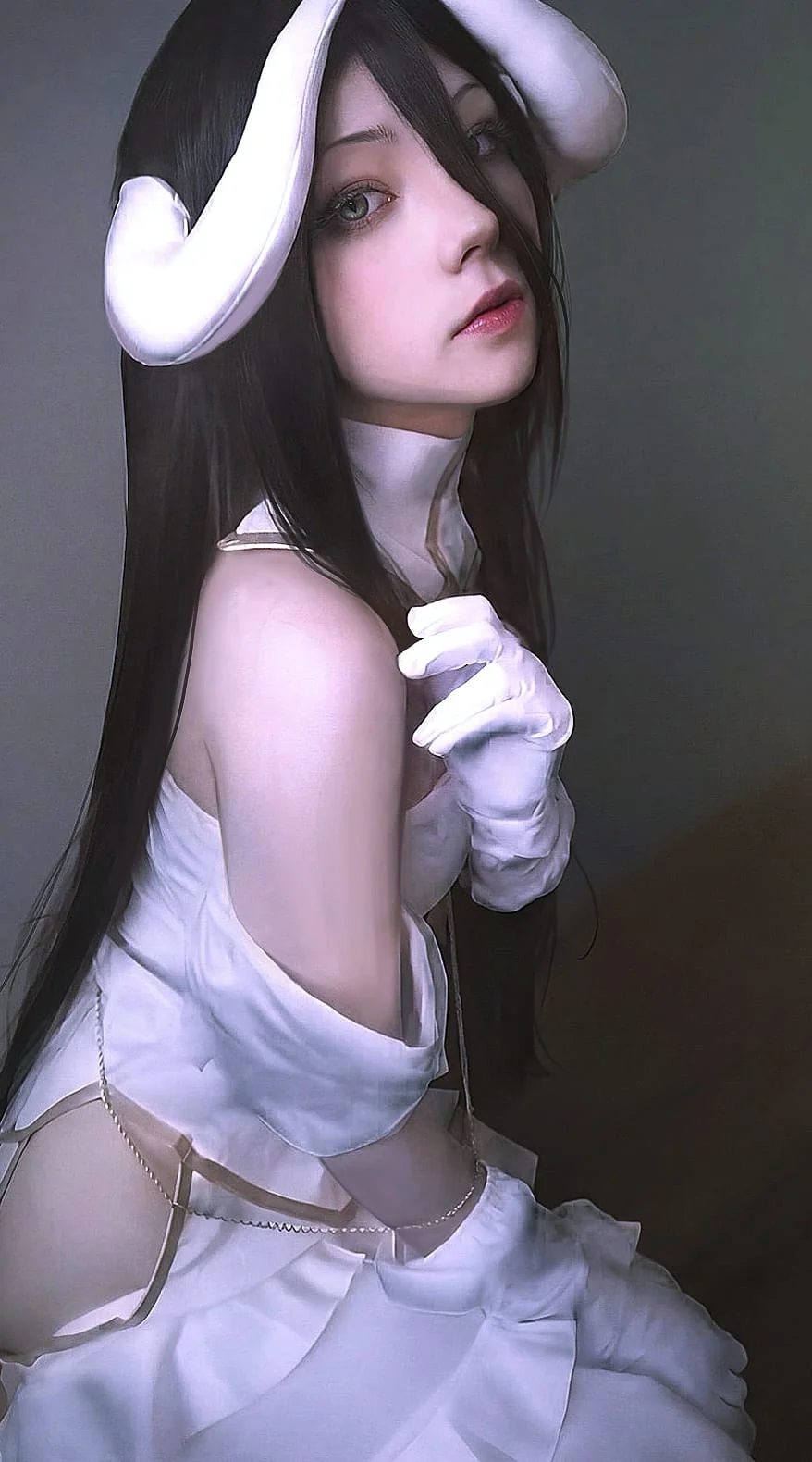 Albedo cosplay (by: saraen.peepee) picture 4 of 4