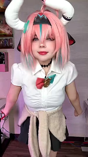 Varesa Schoolgirl Version by Anxiepinklime'