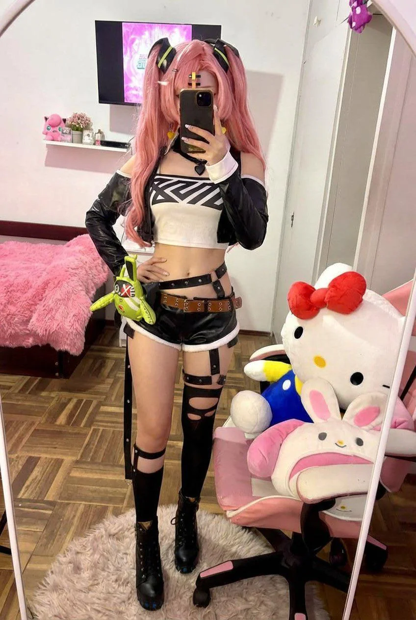 Nicole cosplay from Zenless Zone Zero by Antonella picture 1 of 1