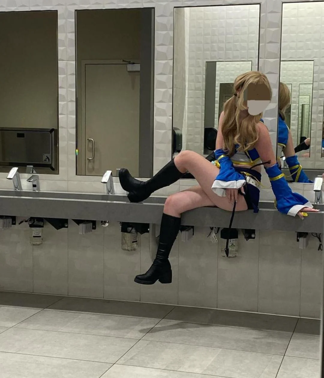 My lucy heartfilia cosplay at my latest con :) picture 1 of 1