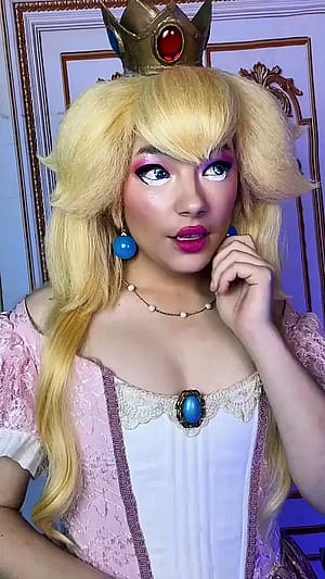 How to get a similar look to this as princess peach?'