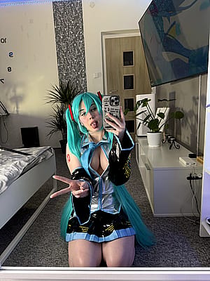 Hatsune Miku cosplay by Rikany Evelyn'