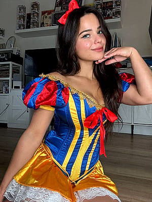 Snow White by Gina Weena'