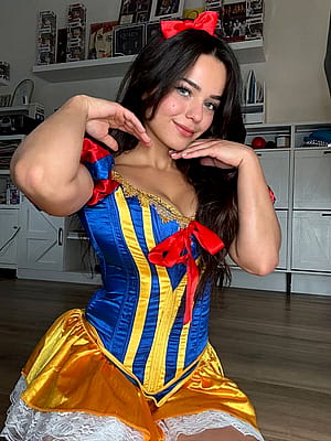 Snow White by Gina Weena'