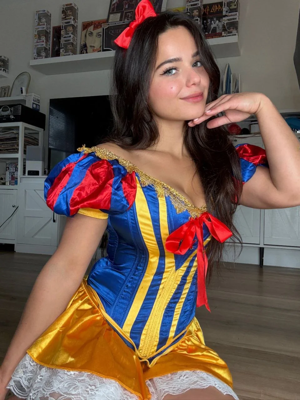Snow White by Gina Weena picture 2 of 3