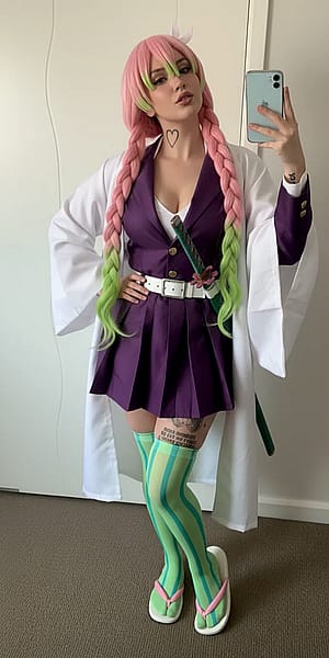 Mitsuri Kanroji cosplay by Winter Rayne'