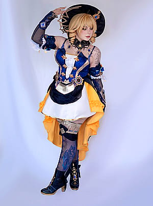 Navia looking demure (Kuroitsne)'