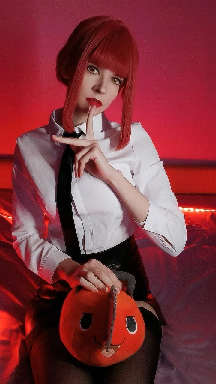 Cosplay Makima by Mika Nyaky picture 3 of 5