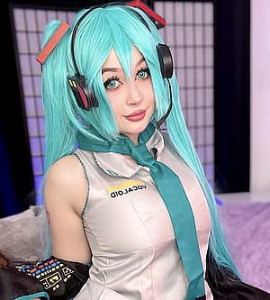 Hatsune Miku cosplay by (Purple Bitch) [OC]'