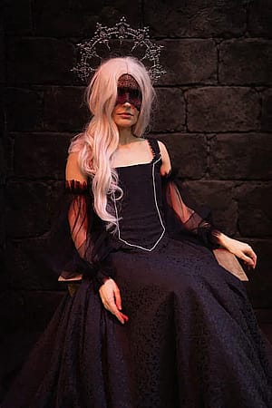 Female Despotic Tyrant from the Dominion of Darkness cosplay'