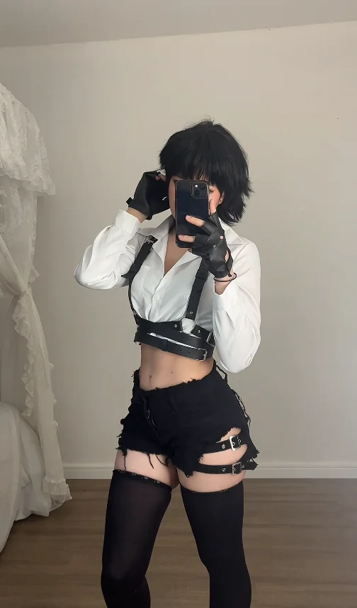 Lady from Devil may cry by SthormyStar picture 1 of 2