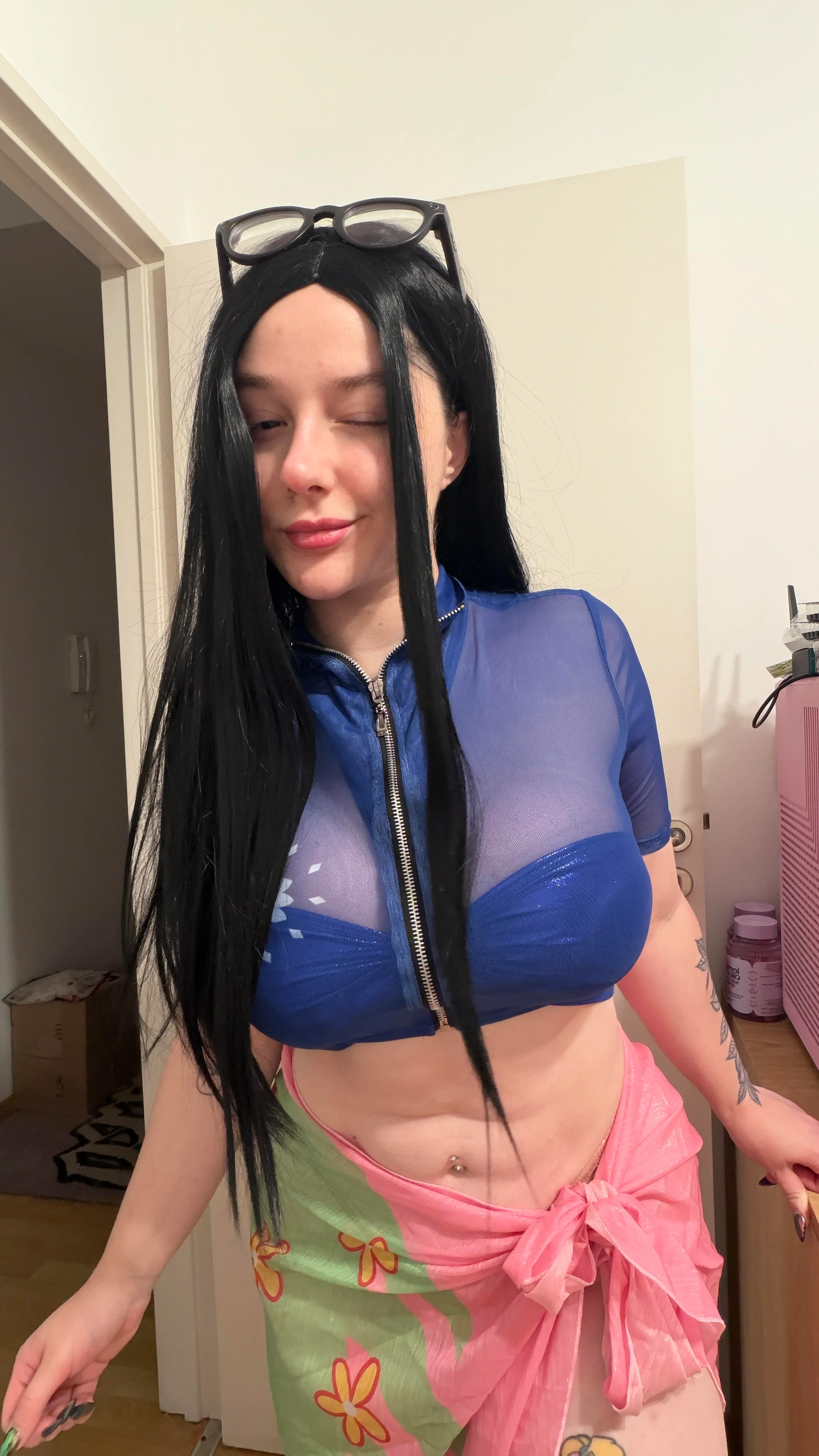 Nico Robin [One Piece] (FoxyUzumaki) picture 1 of 2