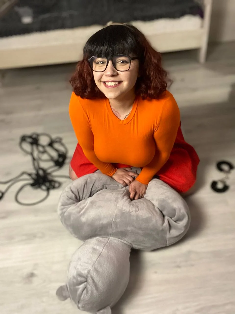 Velma catching ghost (Mandragorny) picture 3 of 4