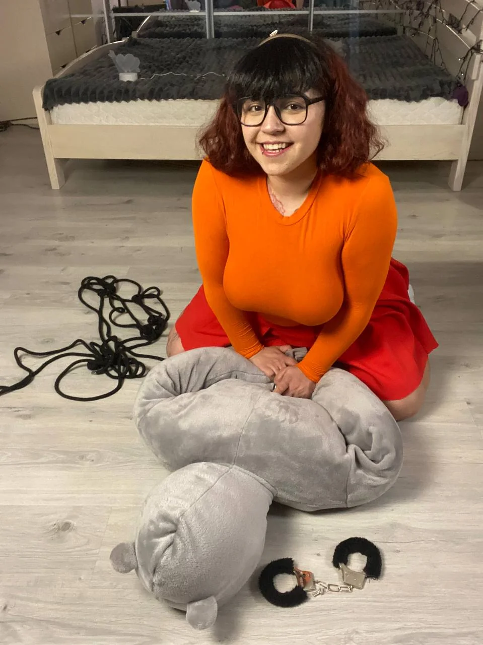 Velma catching ghost (Mandragorny) picture 4 of 4