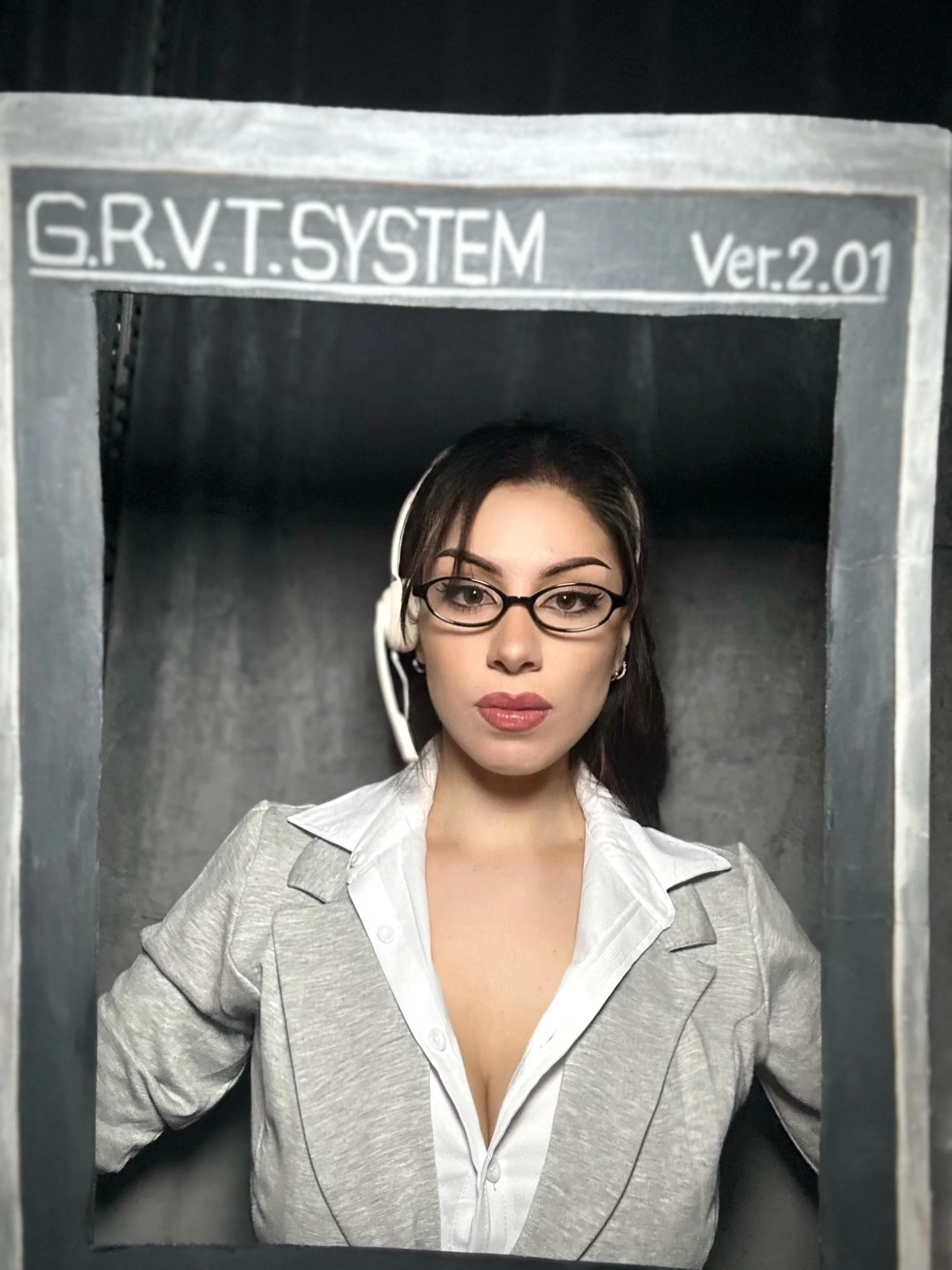 My Ingrid Hunnigan (RE4) cosplay “communications online” ♡ by perkytetas picture 4 of 5