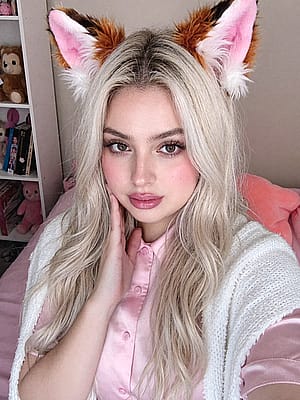 Little cosplay🦊🩷'