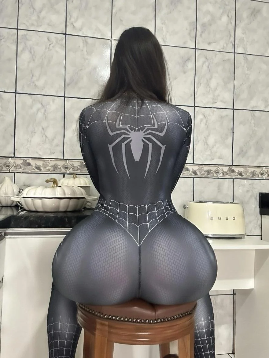 Spider girl 🙃 / isabela_bluee picture 2 of 3