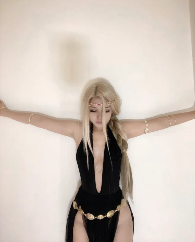 Queen marika from Elden Ring (by urannie!) picture 1 of 3